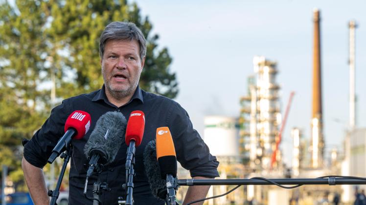 Bundeswirtschaftsminister besucht Raffinerie in Schwedt