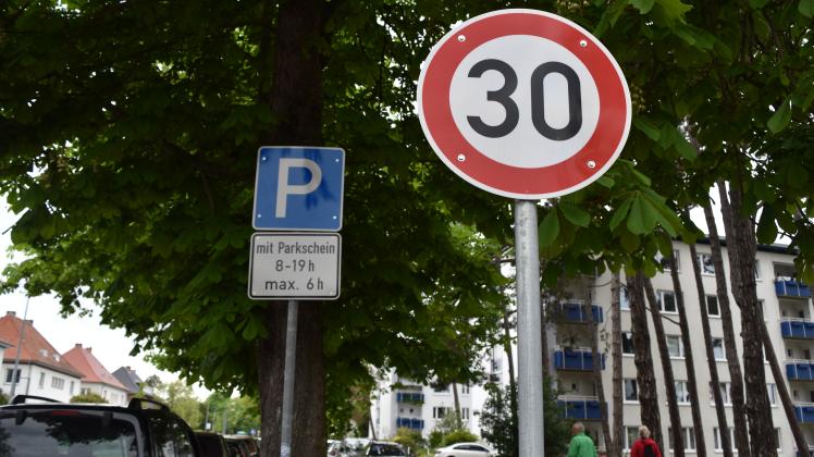 In der Stadtverwaltung Rostock wurde entschieden: Im zweiten Quartal des Jahres wird in der gesamten Parkstraße Tempo 30 eingeführt. Das bedeutet mehr Sicherheit und weniger Lärm.