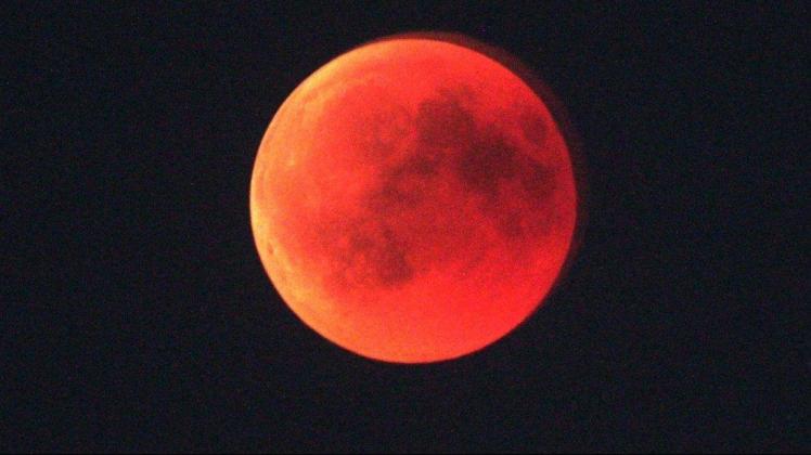 Am Morgen des 16. Mai ist bei gutem Wetter auch über Mecklenburg-Vorpommern ein sogenannter Blutmond zu bestaunen.