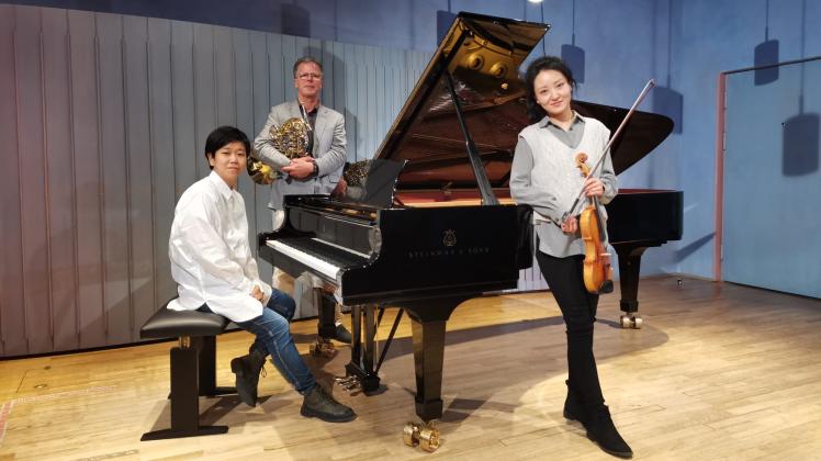 Christoph Moinian (Horn), Lutong Zhang (Violine) und Yoko Kuwahara (Klavier) werden ein Konzert in Zarrentin geben. 