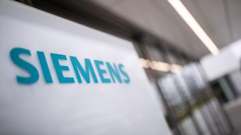 ARCHIV - Siemens-Chef Roland Busch sieht starke und anhaltende Wachstumstrends in allen Geschäften. Foto: Daniel Karmann/dpa