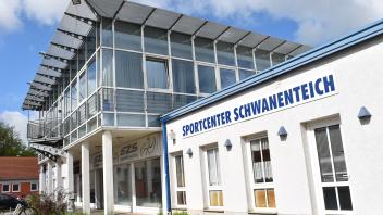 Das Sportzentrum am Schwanenteich in Reutershagen könnte laut Geschäftsführer Stephan Beilke eine Alternative für die Ospa-Arena sein.