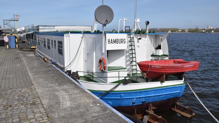 Unter anderem soll ein Teil der Geflüchteten aus der Hanse Messe nun in Hotel-Schiffen im Fischereihafen unterkommen.