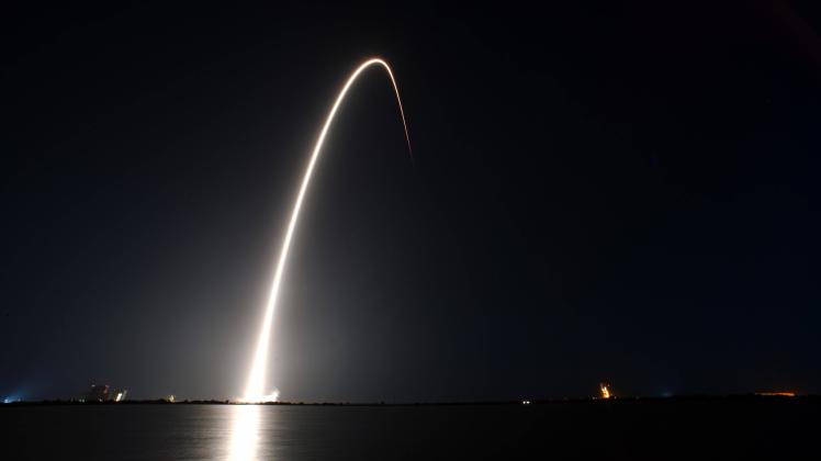 Timed exposure of a SpaceX Falcon 9 rocket as it launches its 25th set of Starlink satellites at 11:44 PM from Complex