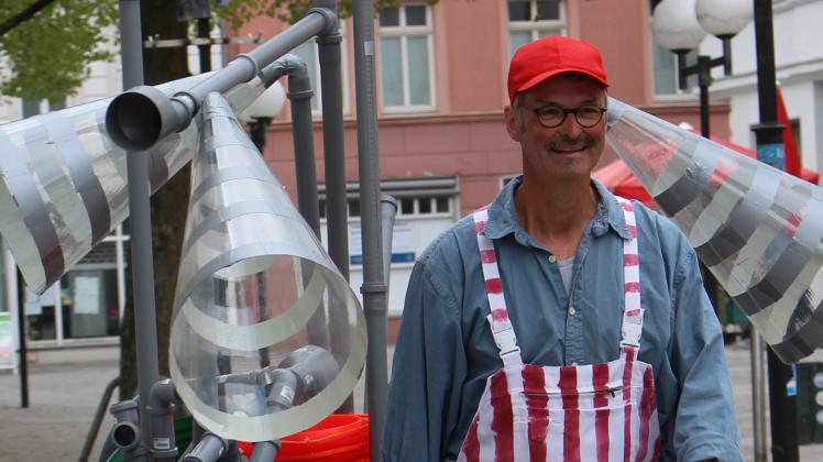 Andreaas Gottschalk mit seinem Wagen wird er bis Ende Mai durch die Städte ziehen 