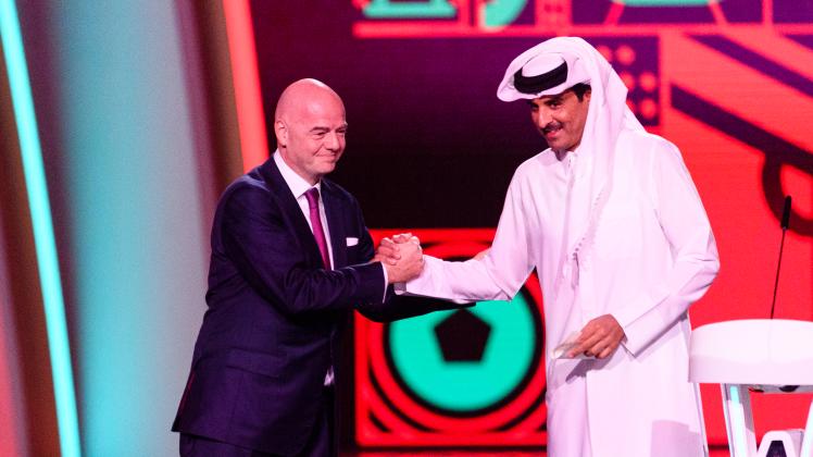 01.04.2022, FIFA-Fussball-WM 2022 Katar Endrunden-Auslosung in Doha (Katar), im Doha Exhibition Center (DECC), FIFA-Präs 01.04.2022, FIFA-Fussball-WM 2022 Katar Endrunden-Auslosung in Doha (Katar), im Doha Exhibition Center (DECC), FIFA-Präs