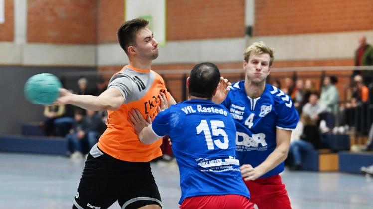 Foto Rolf Tobis 
6.11.2021
HB Landesliga 
Grüppenbühren /Bookholzberg
Raststede
vl
Jona Schulz
Daniel Zinkgraf
Janik Harms