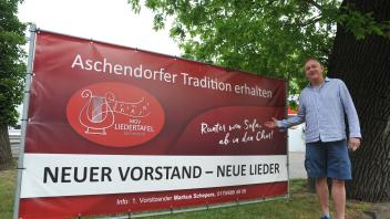 Klare Botschaft: Mit diesem Banner wirbt die Liedertafel Aschendorf um ihren neuen Vorsitzenden Markus Schepers um neue Mitglieder.