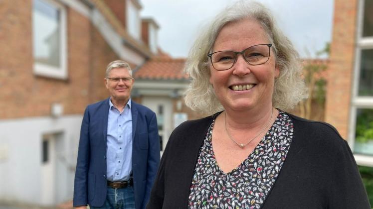 Christine le Coutre ist die neue Leiterin der Familien- und Lebensberatung des Diakonischen Werks in Schleswig. Im Hintergrund: ihr Vorgänger Klaus Machlitt.
