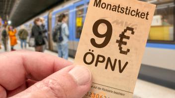 9-Euro-Monatsticket, Münchener U-Bahn, Symbolfoto Verbilligung des ÖPNV, 27.03.2022 DEU, Deutschland, München, 27. März