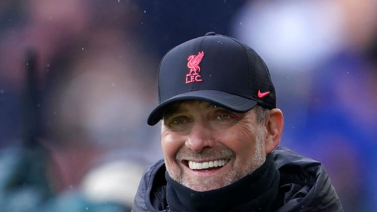 ARCHIV - Jürgen Klopp, Trainer vom FC Liverpool, würdigt die Bedeutung des FA Cups vor dem Finale gegen Chelsea. Foto: Jon Super/AP/dpa/Archivbild