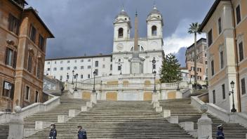 ARCHIV - Die Spanische Treppe in Rom gehört zu den Sehenswürdigkeiten der Stadt. Foto: -/kyodo/dpa