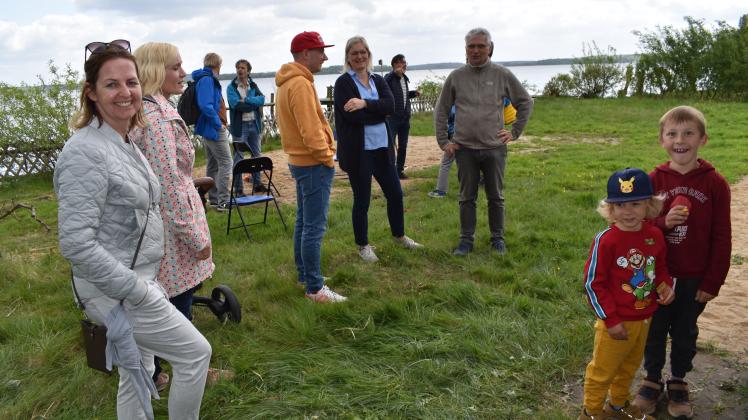 Wie soll Schwerins Stadtstrand aussehen? Zum Bürgerdialog am Werder kamen viele junge Familien und Anwohner. 
