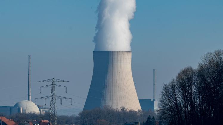 ARCHIV - Atomkraftwerk (AKW) Isar 2. Deutschland stimmt gegen ein von der EU-Kommission vorgeschlagenes Nachhaltigkeitslabel für Atomkraft. Foto: Armin Weigel/dpa