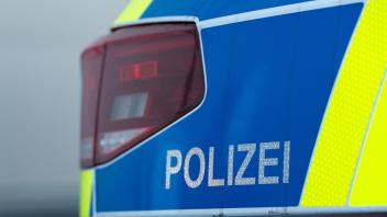 Melle, Deutschland 02. Maerz 2021: Schriftzug Polizei auf einem Einsatzfahrzeug. Landkreis Osnabrück Niedersachsen *** M
