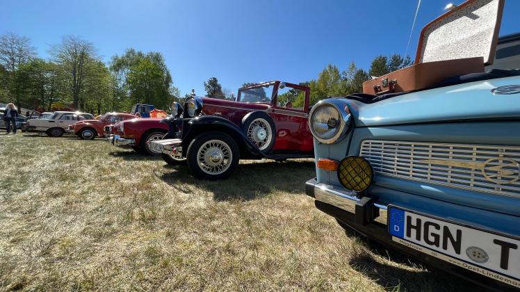 Trabant, Opel und VW konnten am Wochenende in Kaarßen in schönster Einhelligkeit beobachtet und inspiziert werden.