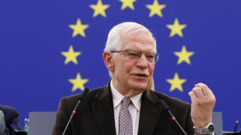 ARCHIV - Der EU-Außenbeauftragte Josep Borrell erwartet keinen schnellen Durchbruch bei den Verhandlungen um ein russisches Öl-Emargbo der EU. Foto: Jean-Francois Badias/AP/dpa