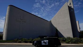Ein bewaffneter Mann hatte in der Kirche in Laguna Woods auf mehrere Menschen geschossen. Foto: Damian Dovarganes/AP/dpa