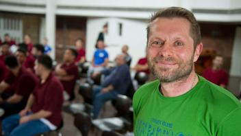 ARCHIV - Freut sich über den Bremer Aufstieg: Ex-Werder-Profi Uli Borowka. Foto: picture alliance / dpa