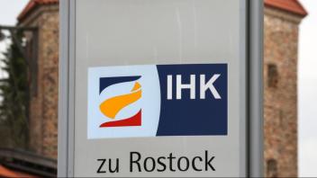 Die IHK Rostock bietet ukrainischen Geflüchteten eine Erstberatung zur Feststellung der beruflichen Qualifikation an.