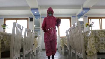 Lange hat Nordkorea die Ausbreitung des Coronavirus dementiert. Vor kurzem wurden nun offiziell der erste Fall bestätigt. Foto: Cha Song Ho/AP/dpa