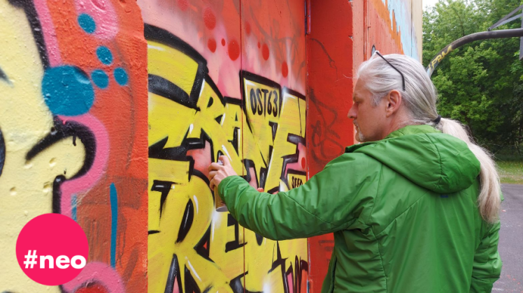 Sprüht auch selbst noch aktiv: Lukas Krieg, Leiter vom Jugendclub Ost 63, fordert mehr legale Freiflächen für Graffiti.