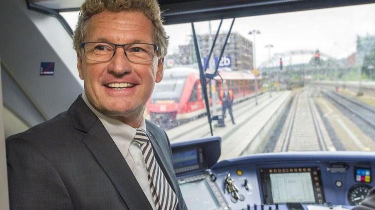Trotz Bedenken unterstützt er die Pläne für das Neun-Euro-Ticket: Schleswig-Holsteins Verkehrsminister Bernd Buchholz.