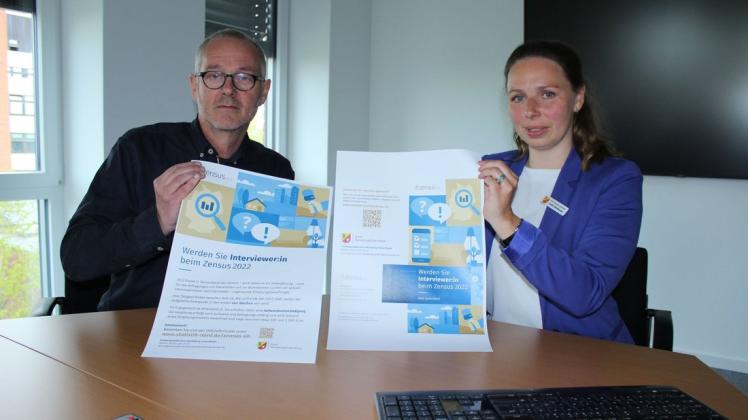 Andreas Brück und Judith Matthiesen koordinieren die Zensus-Befragung im Kreis Rendsburg-Eckernförde. Obwohl die Befragung schon angelaufen ist, werden noch Interviewer gesucht.
