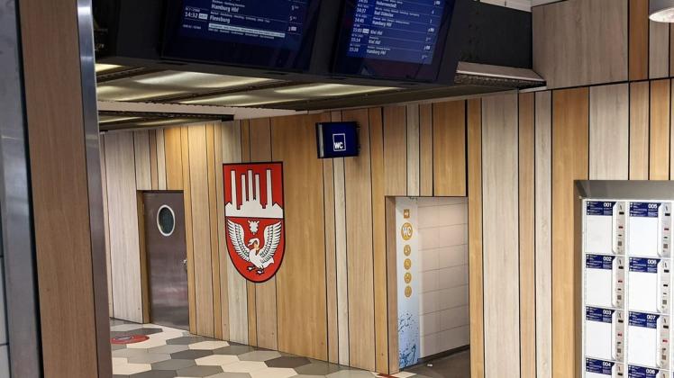 Die Toilettenanlage im Hauptbahnhof Neumünster: Wurde hier eine junge Frau vergewaltigt? Zurzeit laufen entsprechende Ermittlungen, teilte die Staatsanwaltschaft mit.
