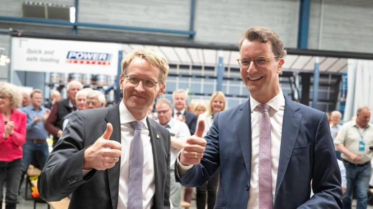 Hendrik Wüst (rechts) und Daniel Günther konnten bei den Landtagswahlen 2022 zahlreiche Wähler für sich gewinnen.