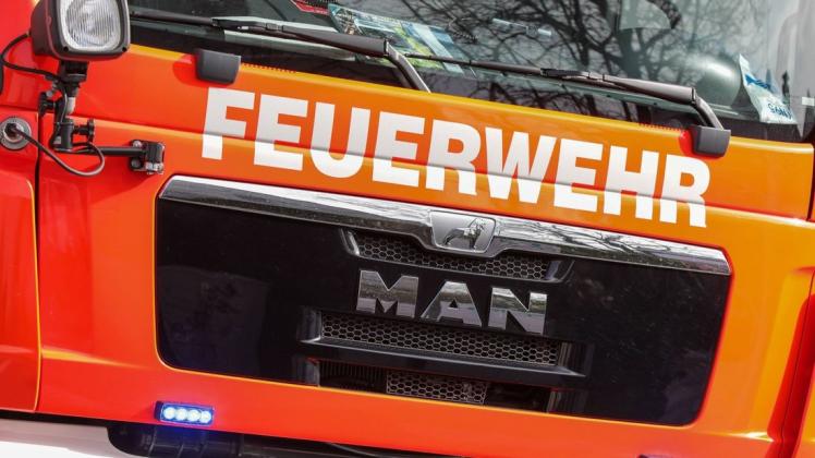 Die Einsatzkräfte der Freiwilligen Feuerwehren Gettorf und Osdorf löschten den Brand am 4. Mai im Fuchsweg, der immer noch ungeklärt ist.