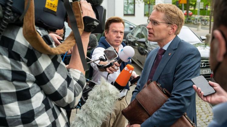 Daniel Günther beim Beginn der Koalitionsverhandlungen nach der Schleswig-Holstein-Landtagswahl im Hotel Steigenberger in Kiel.