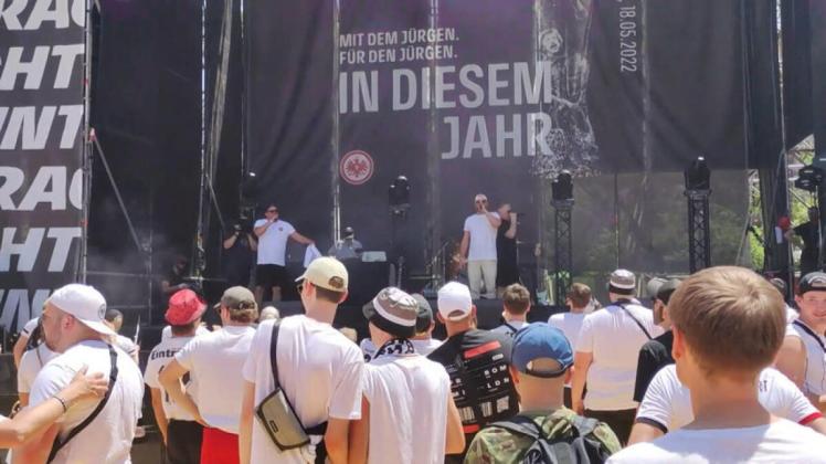 Fans der Eintracht und Rangers: Die Riesen-Party von Sevilla Unknown
