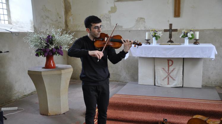 Firas Alfares nutzt das Konzert in Rosenhagen für die Vorbereitung auf den Bundeswettbewerb „Jugend musiziert“.