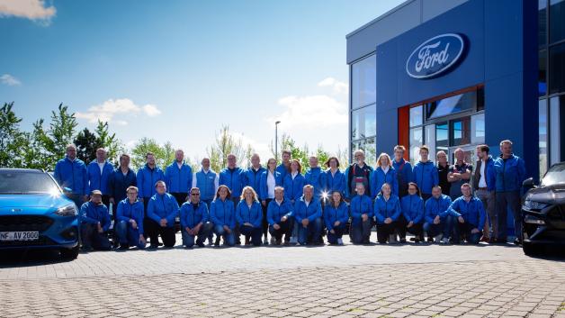 Ein großes Team: Die Mitarbeiterinnen und Mitarbeiter der Auto-Vetrieb Kielsburg GmbH.
