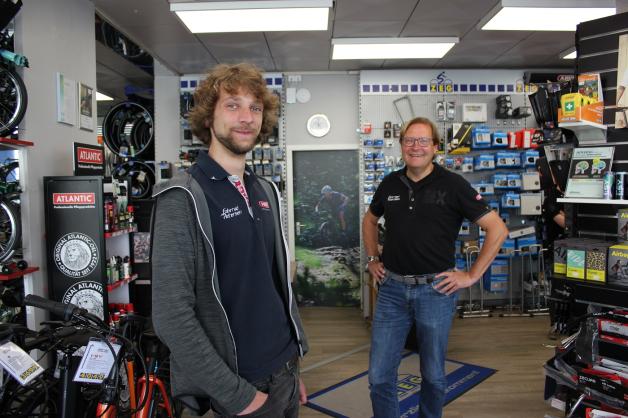 Peter Petersen Junior wird das Fachgeschäft Fahrrad Petersen übernehmen. Sein Vater Peter „Rad“ und er bereiten den Führungswechsel bereits jetzt kontinulierlich vor.