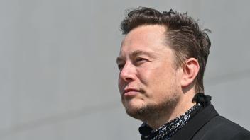 ARCHIV - Elon Musk streitet den Vorwurf sexueller Belästigung vehement ab. Foto: Patrick Pleul/dpa-Zentralbild/POOL/dpa