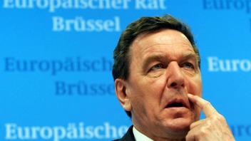 ARCHIV - Der frühere Bundeskanzler Gerhard Schröder steht seit Beginn des russischen Angriffskrieges gegen die Ukraine wegen seiner Verbindungen zu russischen Unternehmen in der Kritik. Foto: Olivier Hoslet/epa/dpa