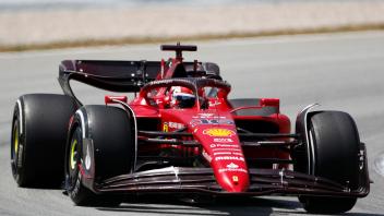 Fuhr im ersten Training vor dem Großen Preis von Spanien Bestzeit: Ferrari-Pilot Charles Leclerc. Foto: Joan Monfort/AP/dpa