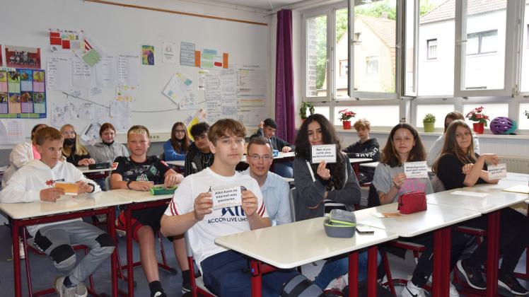 Schüler siebter Jahrgang Realschule Lilienstraße delmenhorst smiley workshop jonas schweden