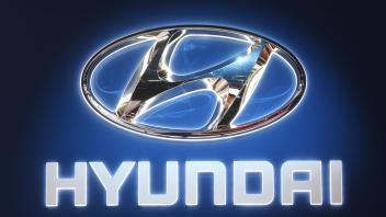 ARCHIV - Ein Hyundai Logo, aufgenommen bei der North American International Auto Show (NAIAS) in Detroit (Michigan). Foto: Uli Deck/dpa