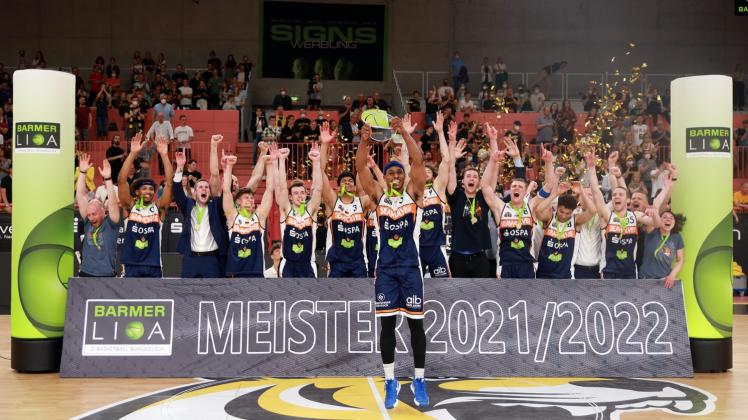 Die Rostock Seawolves feiern die Meisterschaft in der 2. Basketball-Bundesliga ProA.