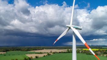 ARCHIV - Eine Siemens-Windenergieanlage im brandenburgischen Landkreis Oder-Spree. Foto: Patrick Pleul/dpa-Zentralbild/dpa
