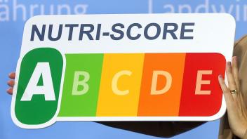 ARCHIV - Das neue Nährwertkennzeichen "Nutri-Score". Foto: Wolfgang Kumm/dpa