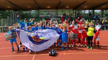 Dem EWE-Cup 2022 ihren Stempel aufgedrückt haben die Endspielteilnehmer BW Papenburg (in Blau) und SV Esterwegen.