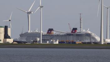 Das Kreuzfahrtschiff „Disney Wish“ im niederländischen Eemshaven.