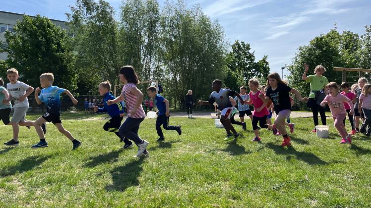 Durchalten ist beim Ausdauerlauf die Devise. Er ist beim bereits traditionellen Sportfest der Grundschule „An den Eichen“ in Boizenburg eine von vier Disziplinen.
