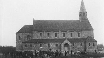 Die Liebfrauenkirche Eversburg nach der Vollendung des Rohbaus im Jahr 1923.