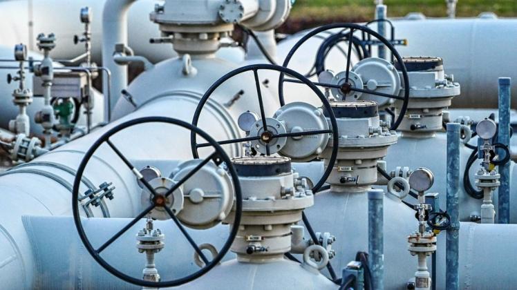 Anlagen der Erdgasverdichterstation Mallnow in Mecklenburg: Welches ist die richtige Gasstrategie im Konflikt mit Russland: Zölle oder Embargo?