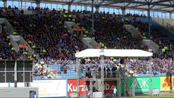 Mitgliederversammlungen von Hansa Rostock wurden schon an verschiedenen Orten durchgeführt, auch im Ostseestadion. Diesmal soll es in die Ospa-Arena gehen.